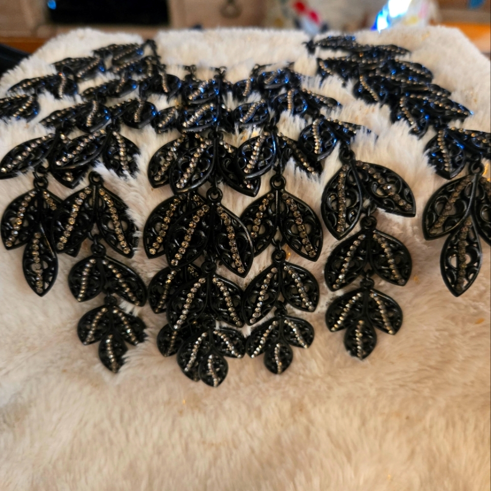 **3/$20** Elegant Black Leaf Statement Necklace